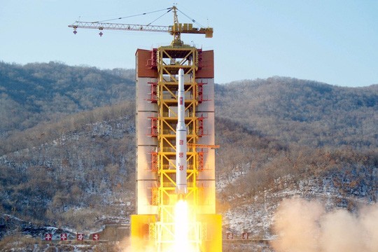 US, Japan, and South Korea seek measures to deal with North Korea - ảnh 1